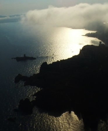 Cap Dramont, sémaphore et l' ile d' or.  vc& c