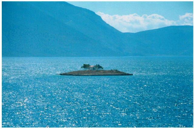 île grecque écrasée par la chaleur