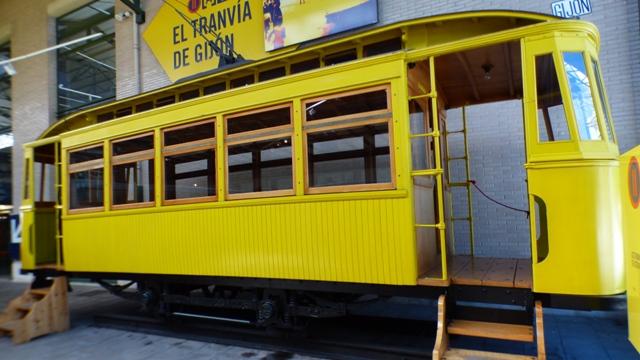 Ancien tram de la ville de Gijón, vintage cars & co