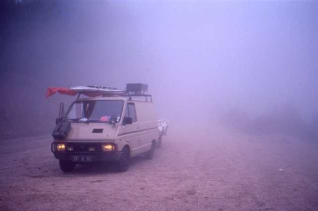 Dans le brouillard vintage cars co 2