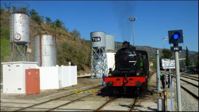 En gare de Tua/ les trains du Portugal