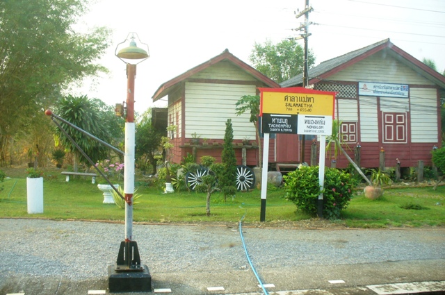 Gare de campagne thai railway