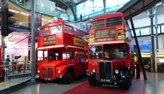 Traditional double deck, vintage cars & co
