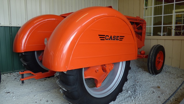 Tracteur carrené Case, volo museum